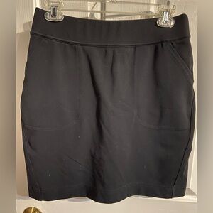 Woman’s Black Duluth Shirt/Skort With Built-in Shorts and 4-pockets